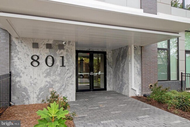 Building Photo - 801 N Fairfax St