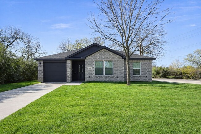 Building Photo - 2845 Oakdale St