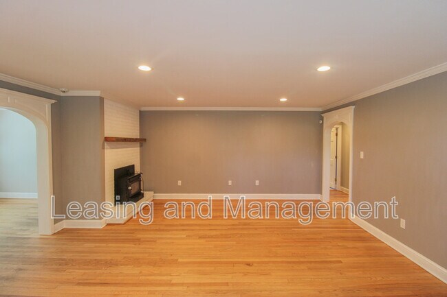 Foto del edificio - 3494 River Rd