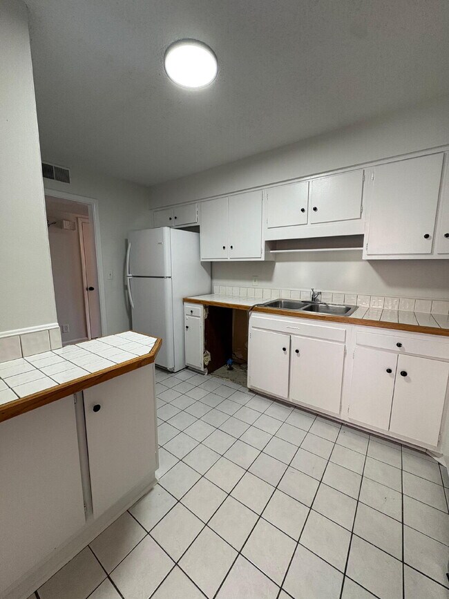 Foto del edificio - 571 Winding Creek Rd