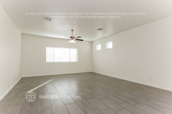 Foto del edificio - 16440 S 10th St