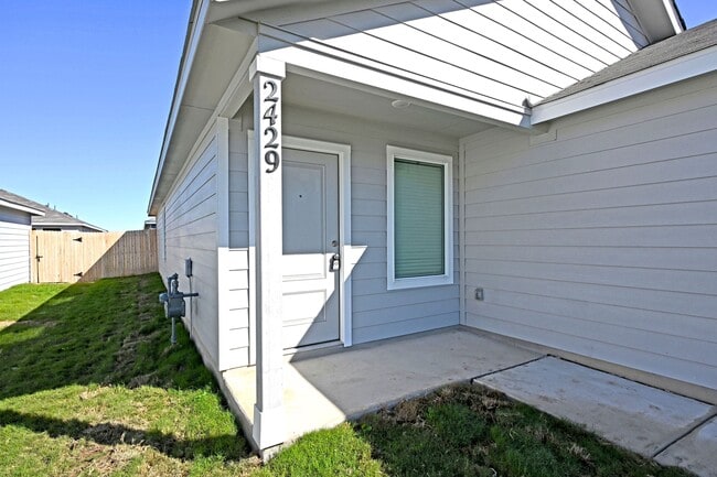 Building Photo - 2429 Legends Crk