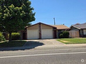 Building Photo - 9669-9671 Lake Natoma Dr