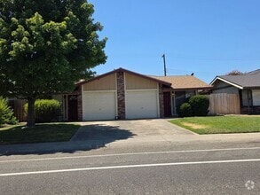 Building Photo - 9669-9671 Lake Natoma Dr