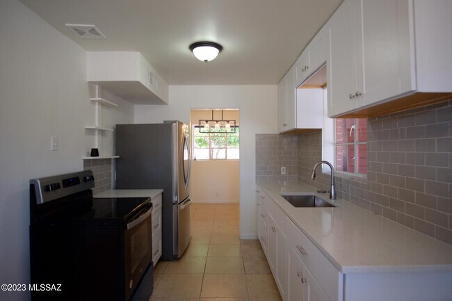 Building Photo - 721 E Joan Pl