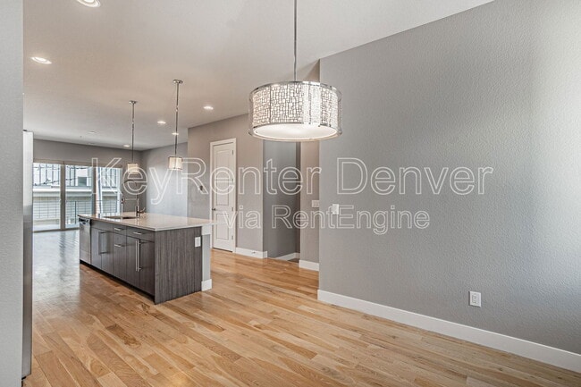 Building Photo - 3134 W 20th Ave