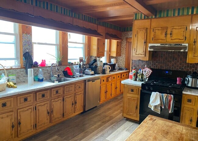 Foto del edificio - 27 Upland Rd