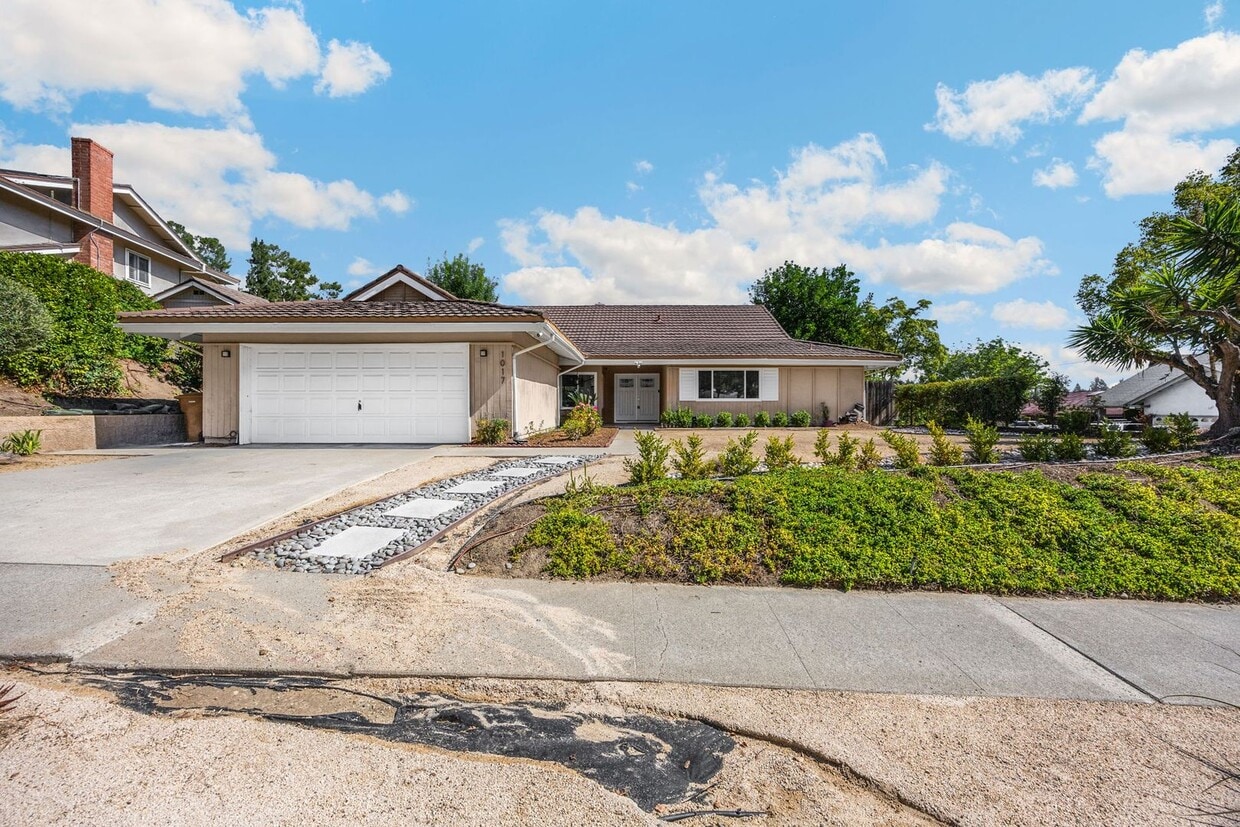 Foto principal - Beautifully upgraded 4-bedroom, 3.5-bathro...