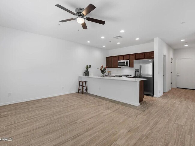 Foto del edificio - 15636 N 29th St
