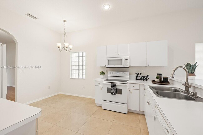 Foto del edificio - 1941 NW 171st Ave