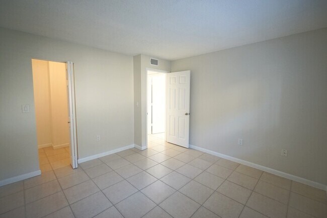 Building Photo - 5618 Baywater Dr