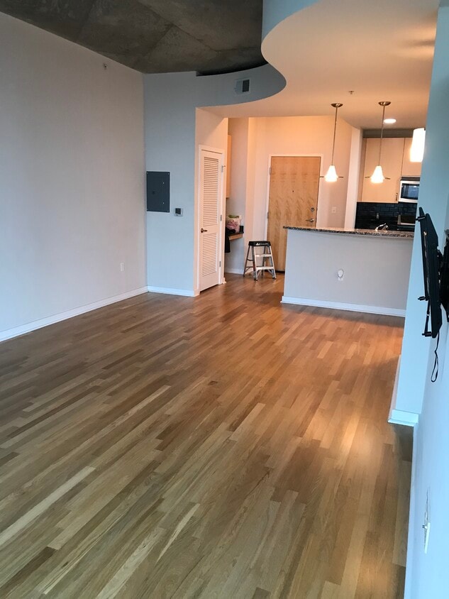 Photo - 400 W Peachtree St NW (Atlanta, GA)