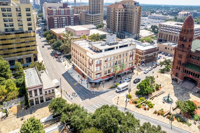 Foto aérea - Main Plaza Apartments