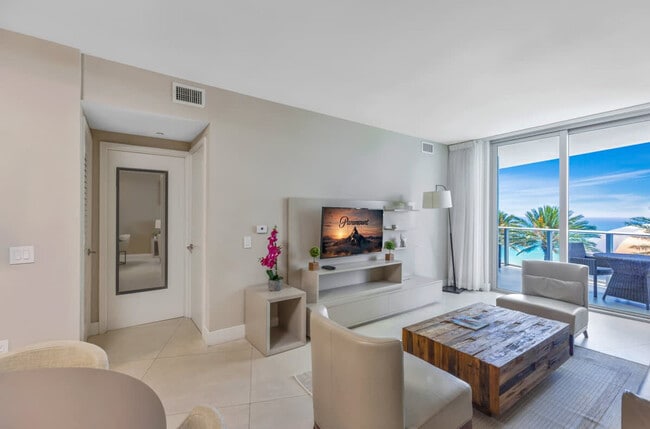 Building Photo - 4011 S Ocean Dr