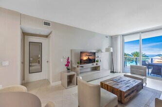 Building Photo - 4011 S Ocean Dr