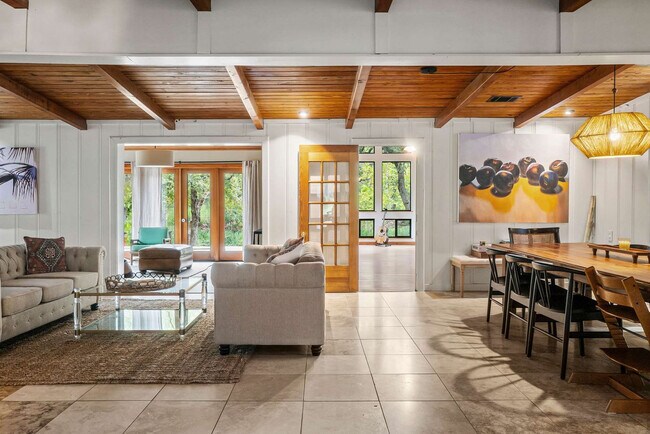 Foto del edificio - 505 Deer Lake Rd