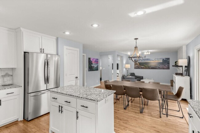 Building Photo - 201 N Dogwood St