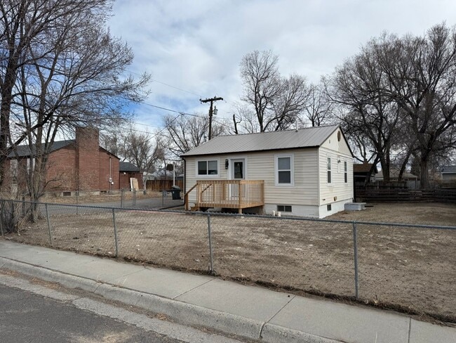 Building Photo - 415 S 1st St