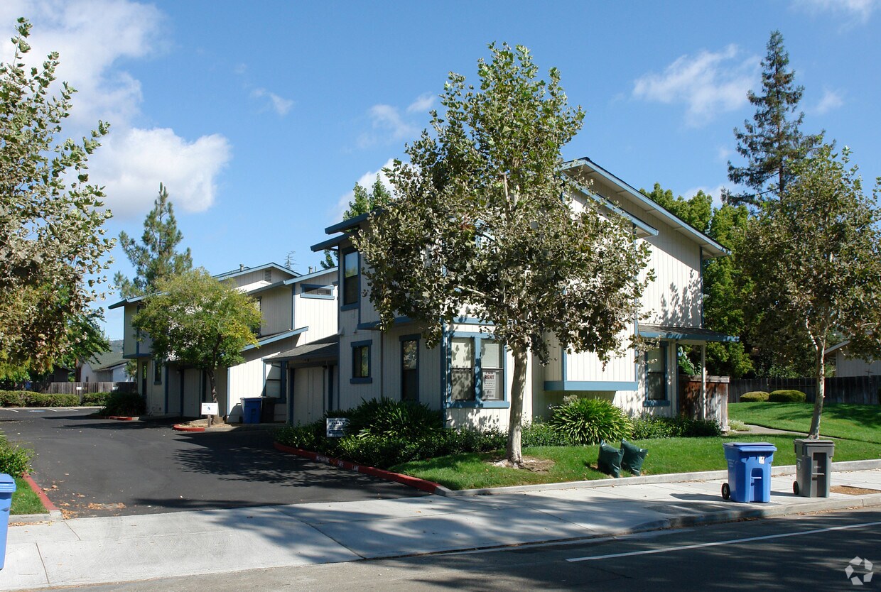 Primary Photo - 6649 Montecito Blvd