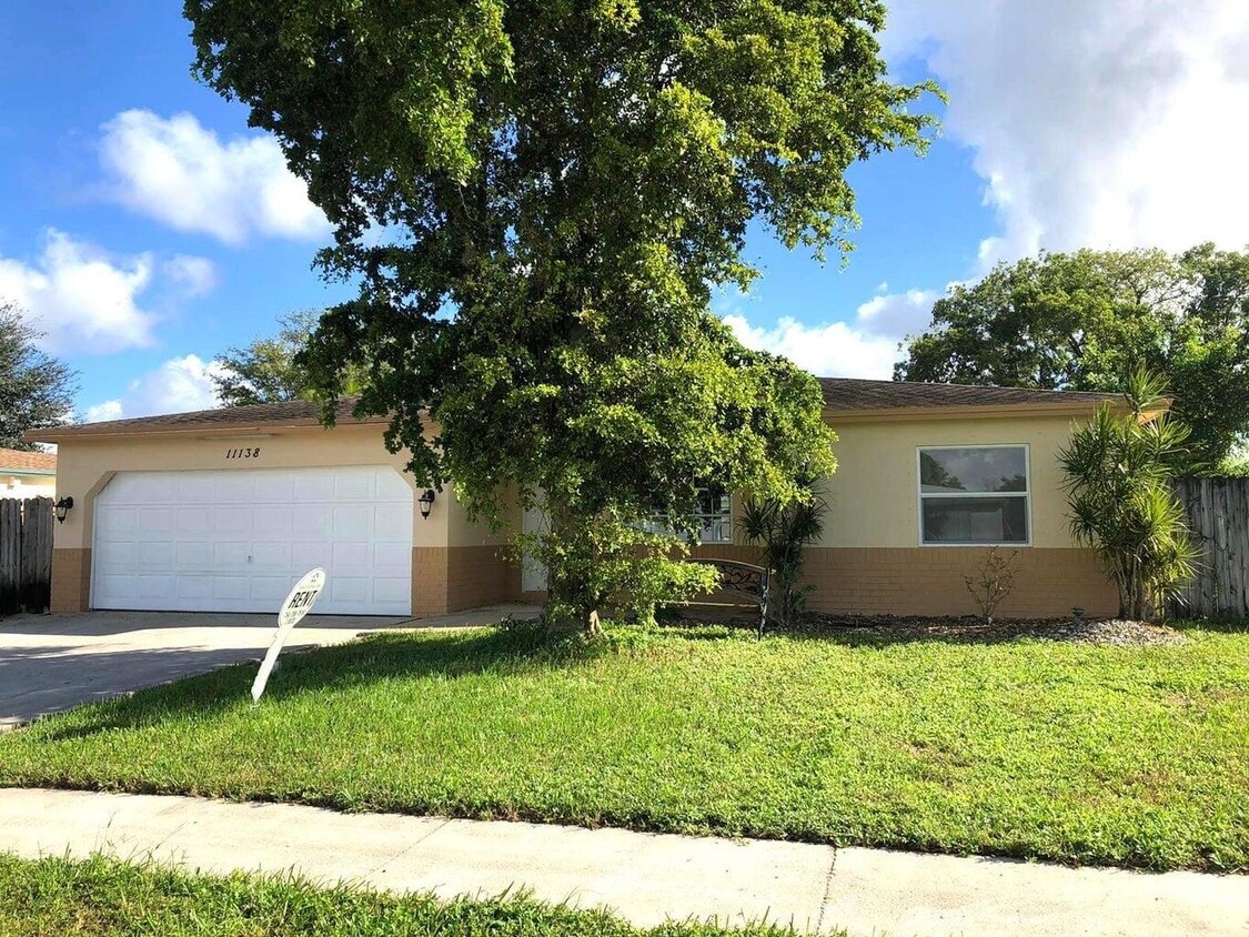 Primary Photo - 11138 Ladino St