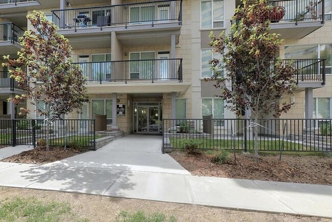 Building Photo - 9907-9907-91 91 Ave NW