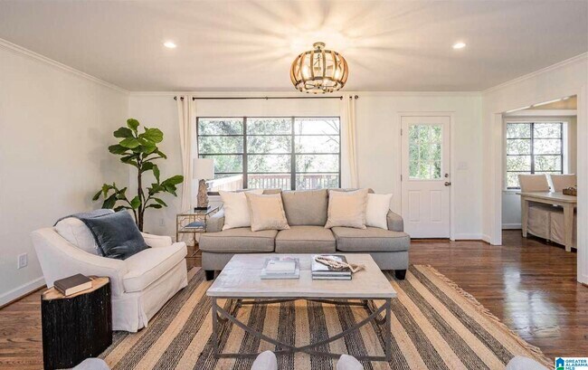 Foto del edificio - 1417 Shades Crest Rd