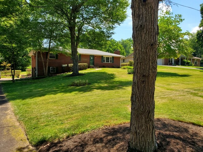 Building Photo - 616 Starlite Ln