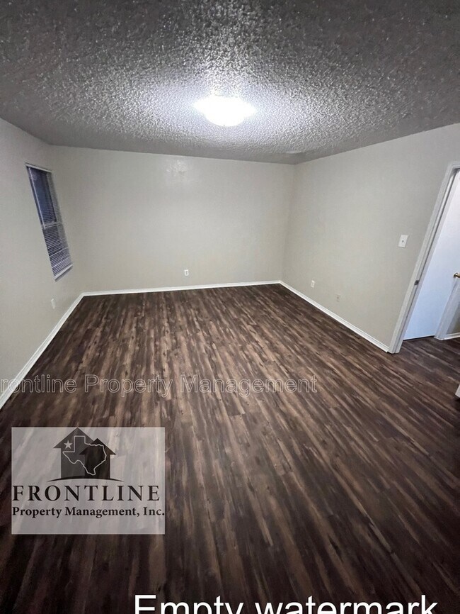 Building Photo - 4 Bedroom home with formal dining room, Ga...