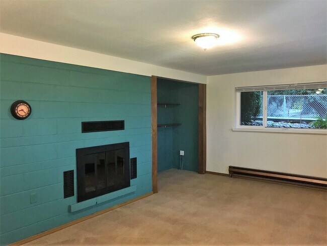 Building Photo - Move In Special!! $500 OFF MOVE IN COST!!
