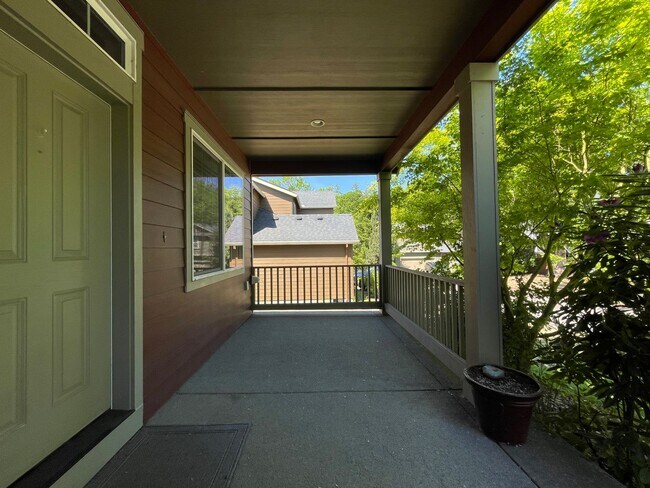 Building Photo - Beautiful 5 Bedroom Single Family Home wit...