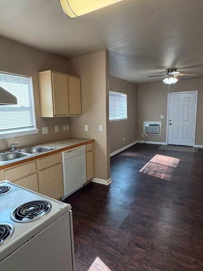 Foto del edificio - 1225 W 25th St