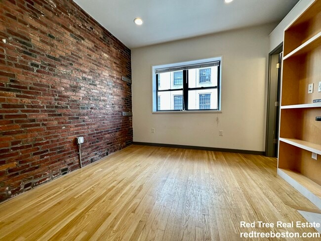 Building Photo - 144 Bowdoin St