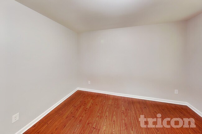 Foto del edificio - 5633 Idlewild Rd N
