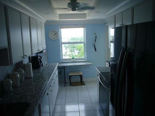 Building Photo - 1050 Hillsboro Mile