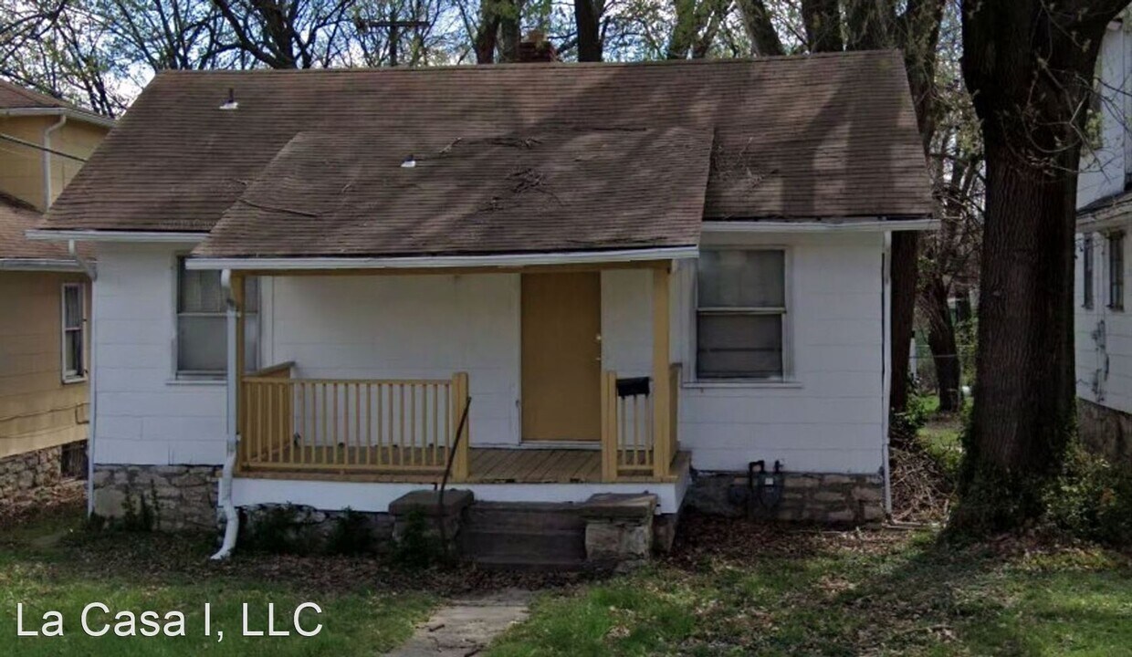 Primary Photo - 2 br, 1 bath House - 2209 E 59th St