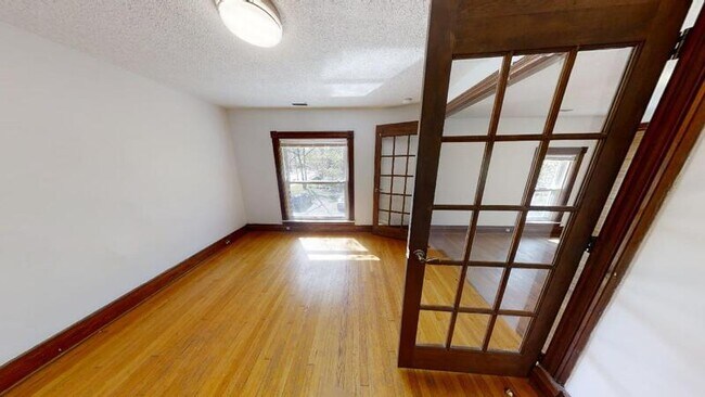 Building Photo - 1218 W Huron St