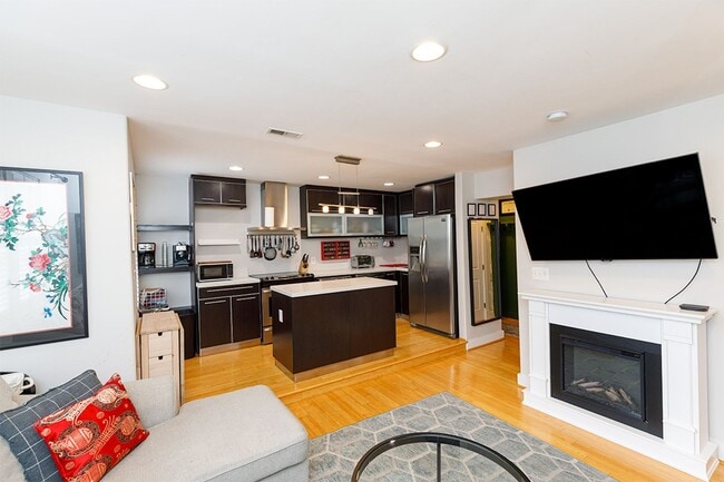 Bright One Bed Trinidad Rental Condo: Mode... - Bright One Bed Trinidad Rental Condo: Mode...