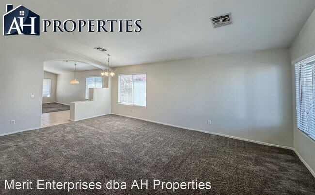 Foto del edificio - 4 br, 2 bath House - 8153 W CLARA LN