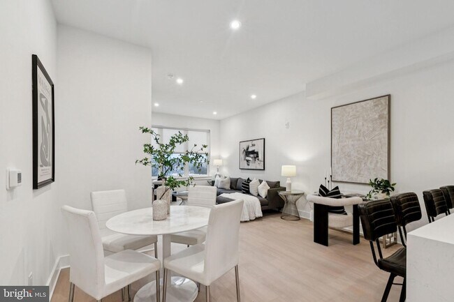 Foto del edificio - 30 W Allens Ln
