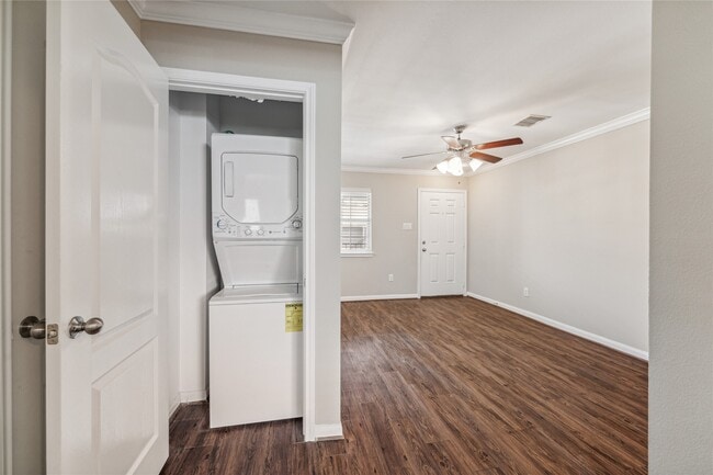 Foto del edificio - 427 W 16th St