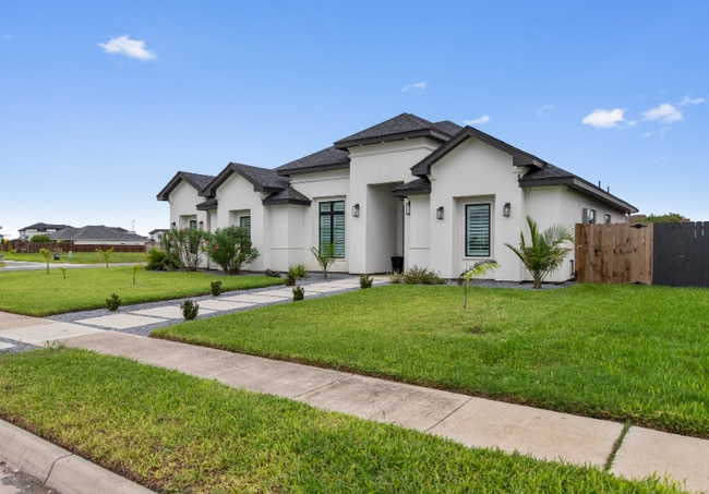 Building Photo - 112 Talon Dr