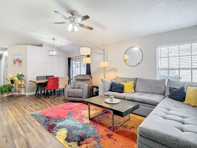 Foto del edificio - Spacious 3 Bedroom, 2 Bath Retreat on a Quiet Cul-de-Sac