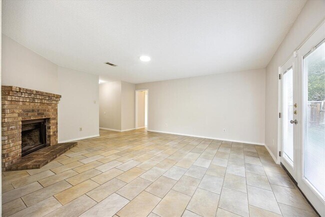 Foto del edificio - 4807 Brook Crest Rd