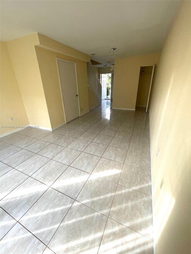 Foto del edificio - 2028 NE 167th St