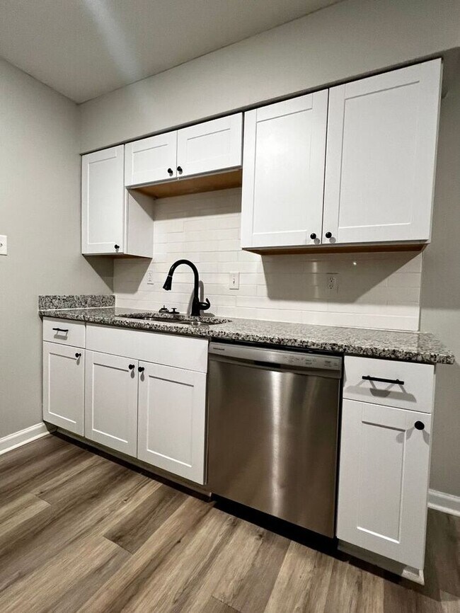 Foto del edificio - Newly Renovated 1bd/1ba Near University of Memphis!