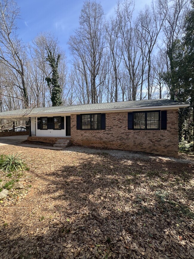 Building Photo - 1051 Crooked Creek Rd