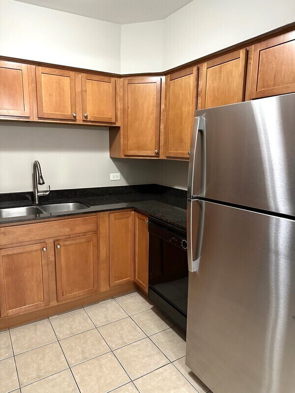 Building Photo - 8650 84th Ct