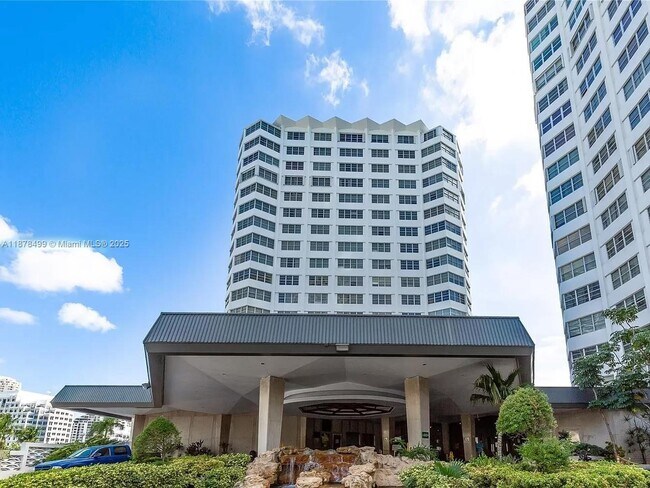 Building Photo - 825 Brickell Bay Dr