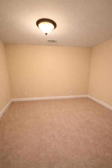 Foto del edificio - 6843 Village Lake Cir