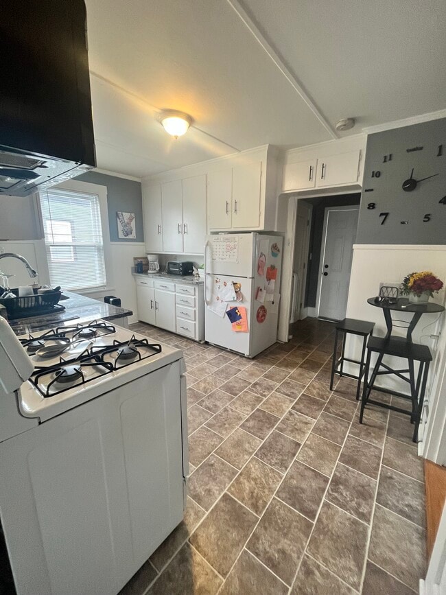 Foto del edificio - 27 Dearborn Ave